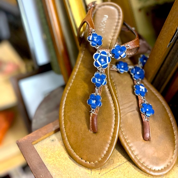 Nicole Shoes - STORE DISPLAY “CHARLOTTE” SANDALS BY NICOLE 🫐